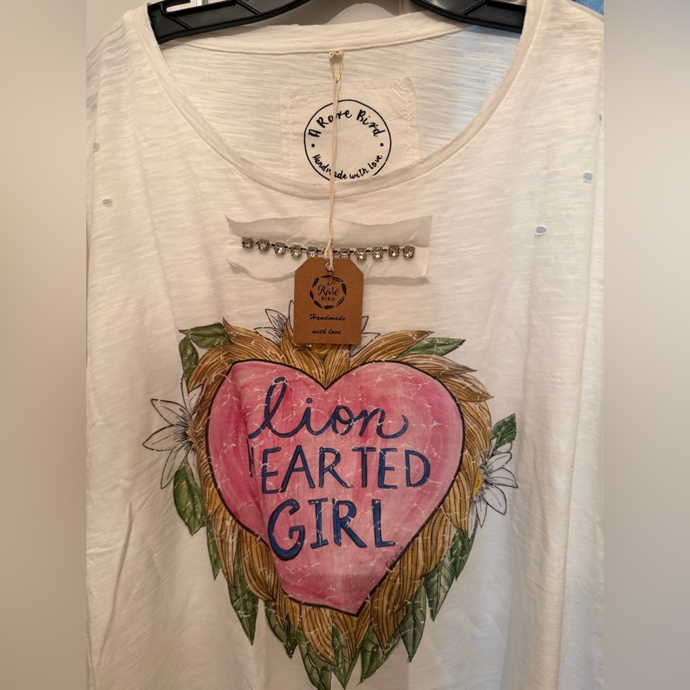 NWT A Rare Bird L/XL Lion Hearted Girl Graphic Tee - White & Pink